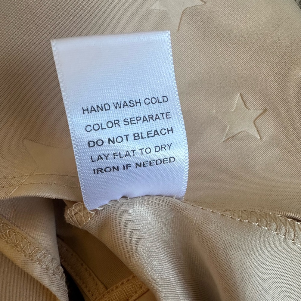 Le Lis Collection Backless Star Print Bodysuit – Tie Back – Beige/Nude – Size L - Picture 10 of 15
